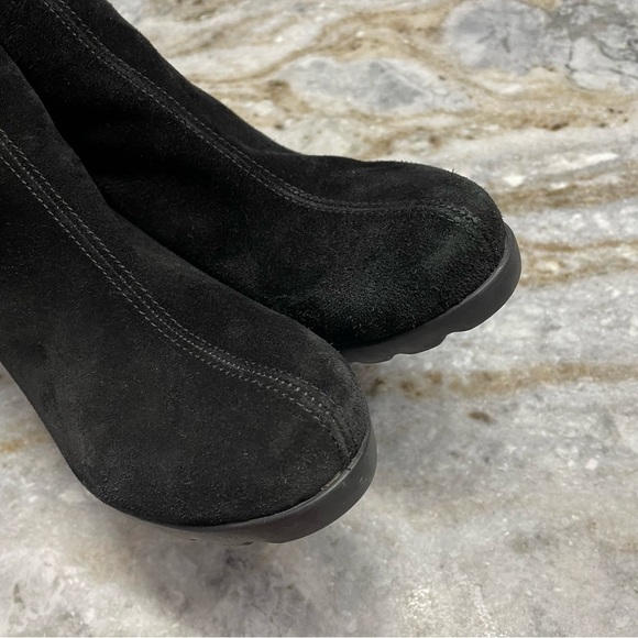 LA CANADIENNE Waterproof Suede Heeled Bootie Black Size 8.5 - Picture 7 of 11
